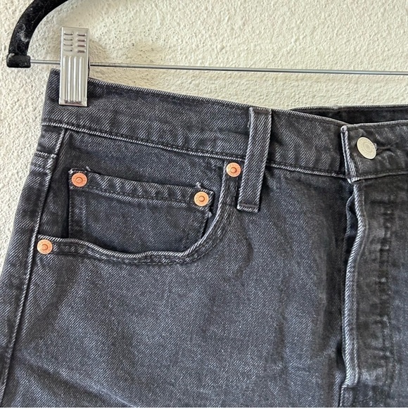 Levi’s Women’s Ribcage Shorts 31 Charcoal Raw Hem Rodeo Summer Beach Festival - Picture 2 of 10